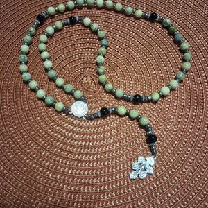 handcraftee yellow turquoise and bkack agate rosary
